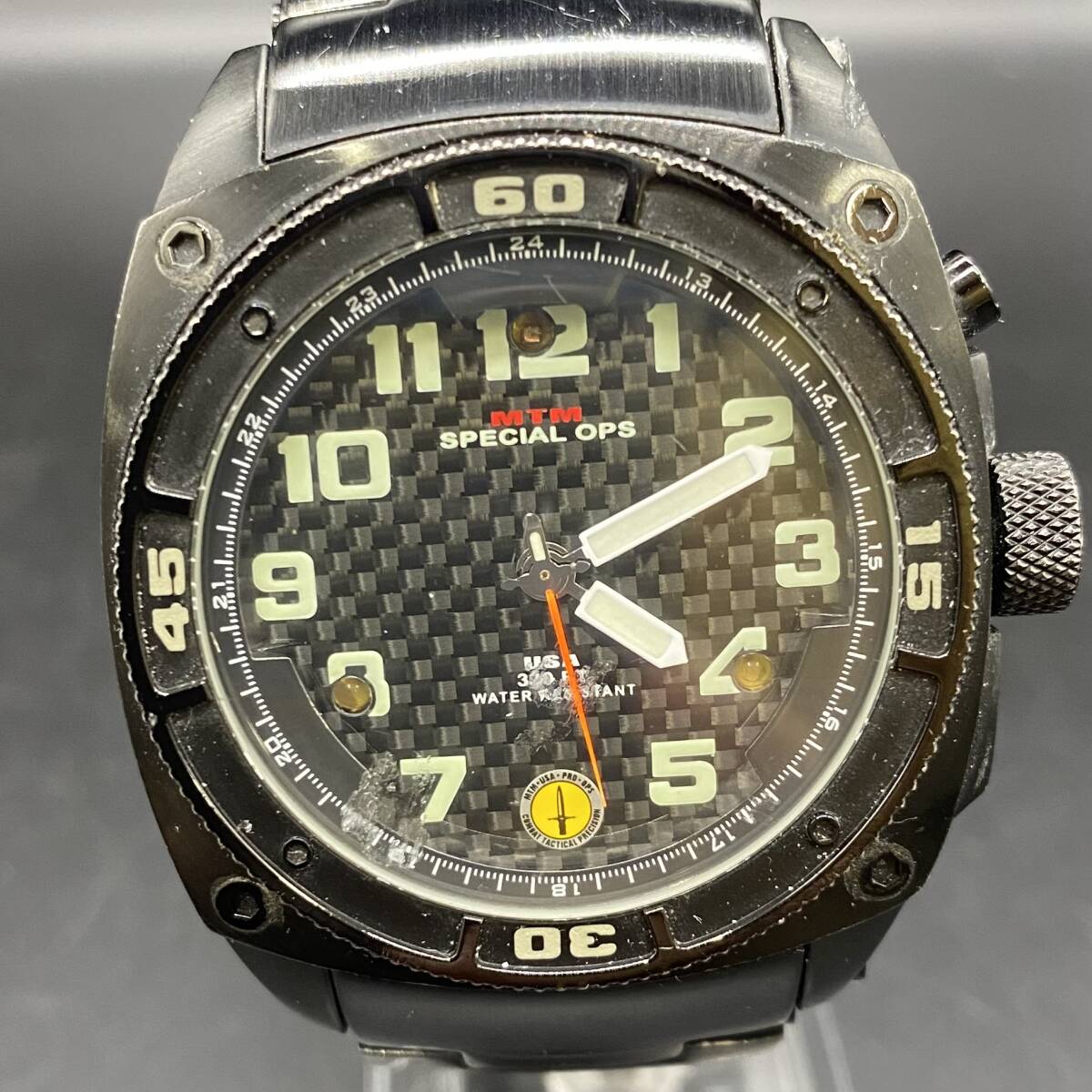 A0387 MTM SPECIAL OPS 330 FT ブラックホーク 充電式　腕時計　不動品
