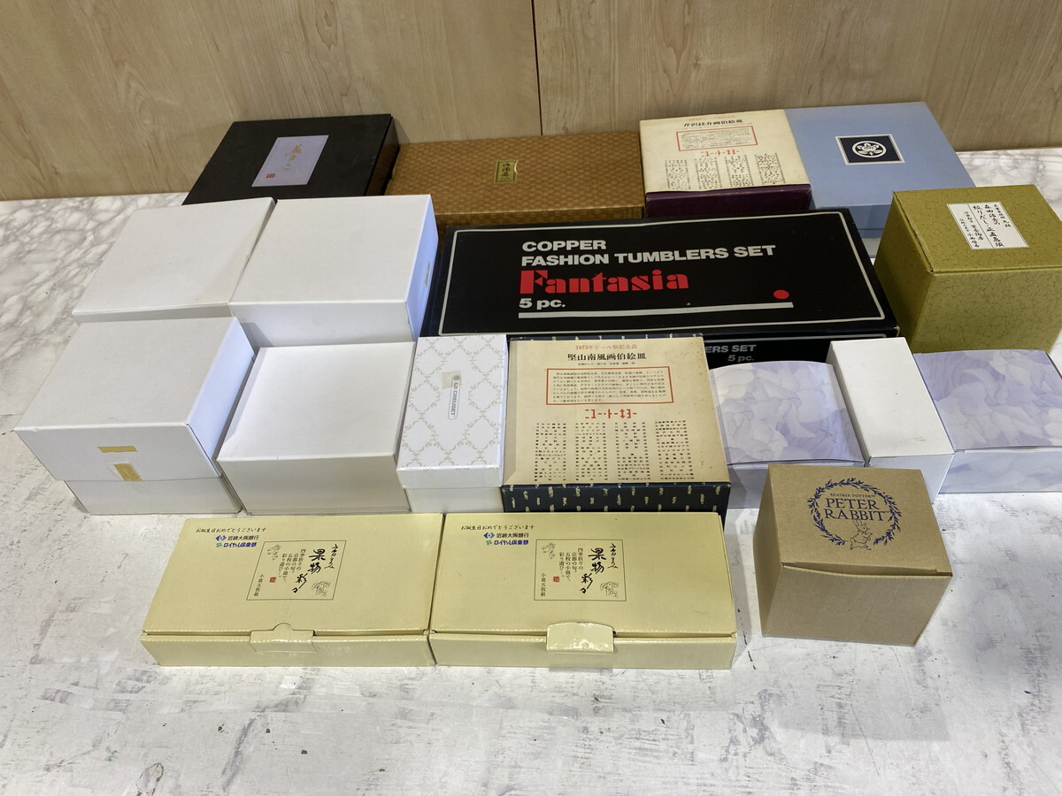 【４９－４３】箱入り 食器 花瓶 まとめ売り たち吉 PETER RABBIT せっつ窯 九谷焼 酒器 グラス お皿 カップ＆ソーサー 等 長期保管品