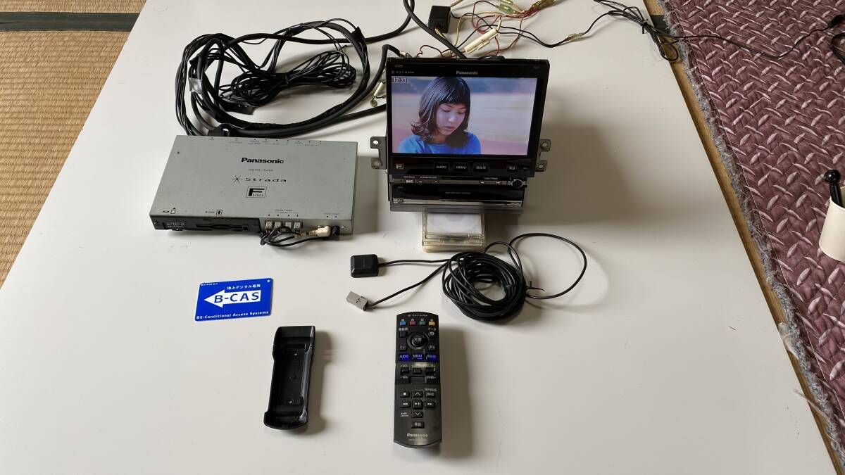 パナソニックFクラス Strada CN-HDS965TD HDDインダッシュカーナビ リモコン付きフルセグ4×4デジタルチューナーYEP0FX13954　カード付属　