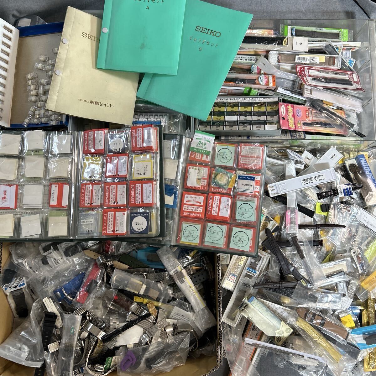 【腕時計部品大量】腕時計ベルト 風防ガラス 部品　SEIKO CITIZEN用 など色々 未使用品あり 超大量　12.7kg 詳細など未チェック ジャンク品
