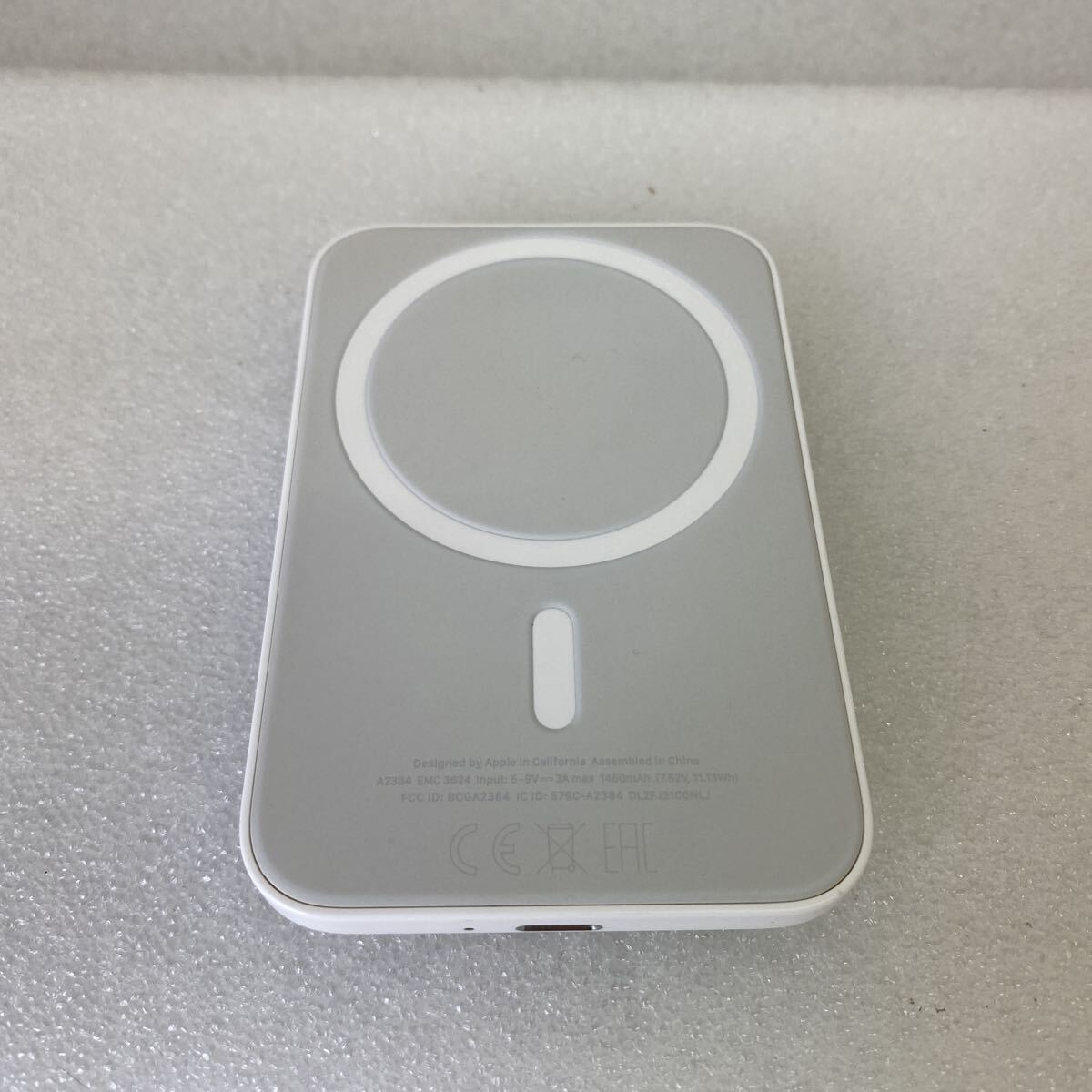 Apple MagSafe モバイルバッテリー ホワイト Lightningポート 型番：A2384