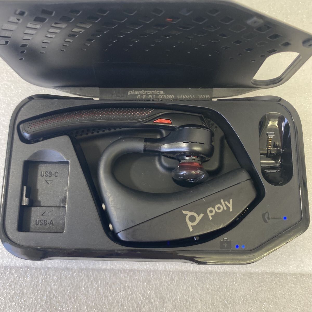 【リセット済み】Poly Voyager 5200 Bluetooth ワイヤレスイヤホン Plantronics ブラック ノイズキャンセリングマイク ケース付き
