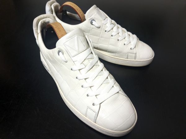 ヴィトン 7.5 LOUIS VUITTON ♯MS0185 クロコデザイン 白 レザ ースニーカー 2178