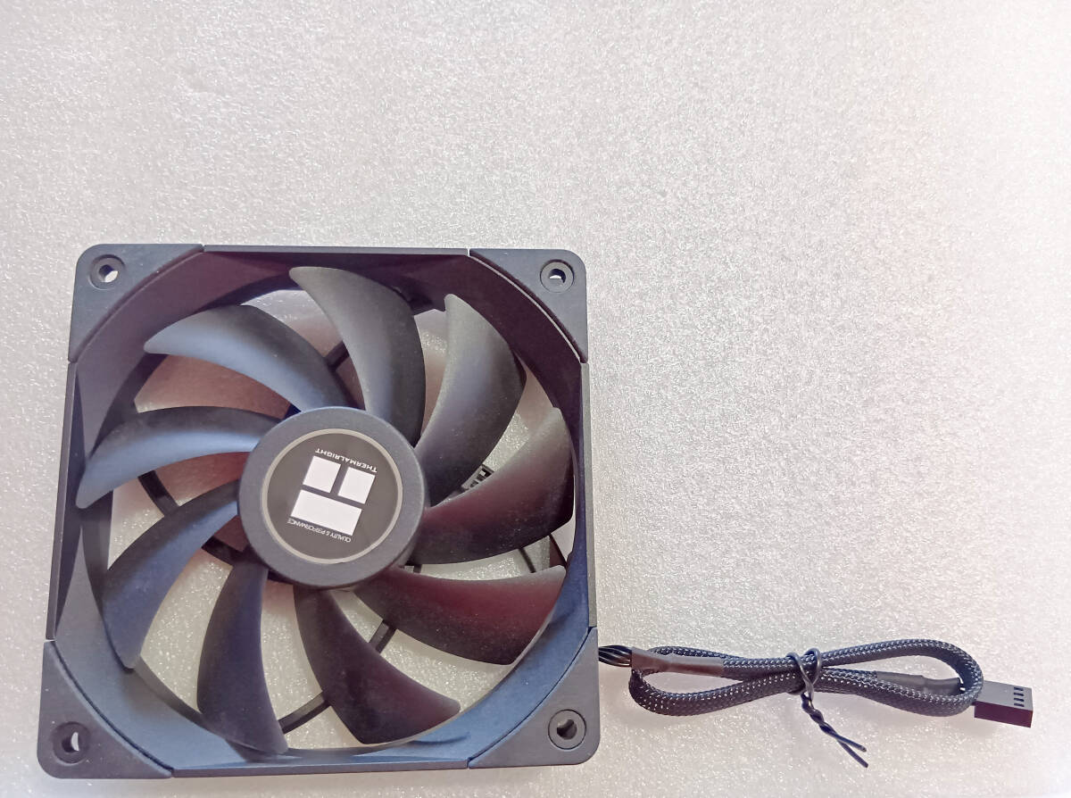 Thermalright TL-C12-B 120mm PWMファン 1500rpm / S-FDBベアリング / RGB非対応【美品】
