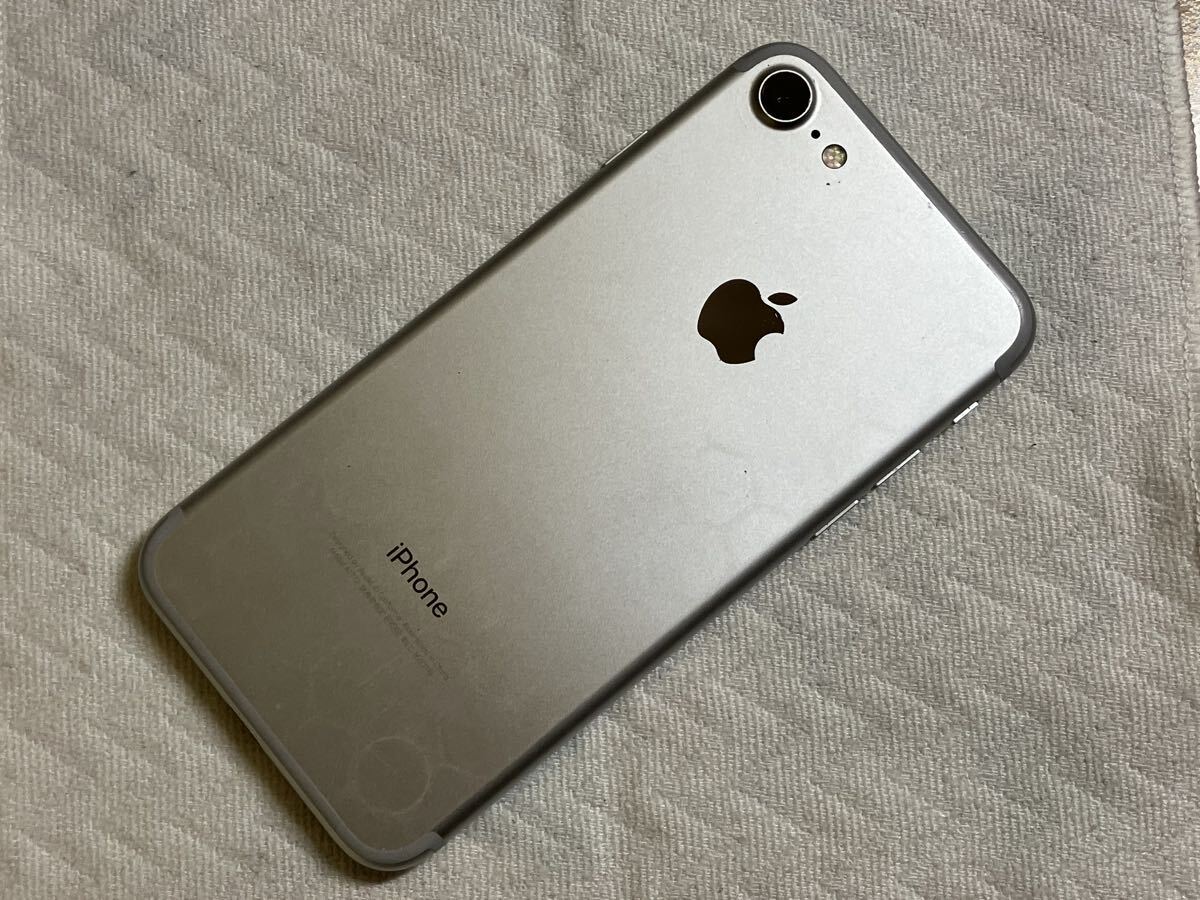 Apple iPhone 7 32GB シルバー Silver ジャンク品 スマホ 部品取り