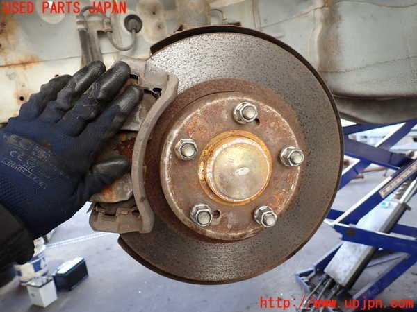 2UPJ-33964295]ステージア(WGC34)左フロントナックルハブ 中古