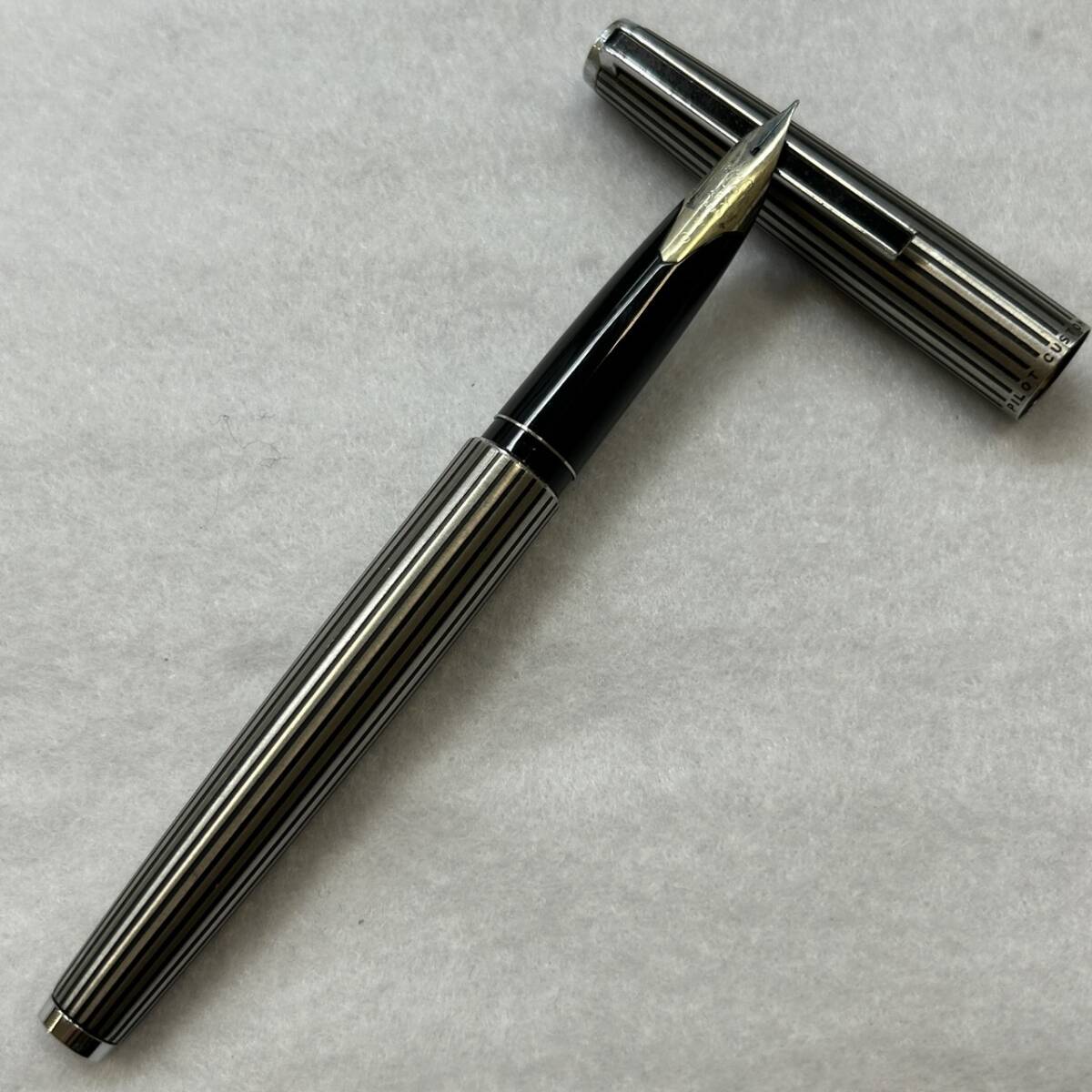 ★☆PILOT パイロット 万年筆 CUSTOM カスタム ペン先 18K WG F シルバー ストライプ 筆記用具 ネーム入り #17646☆★