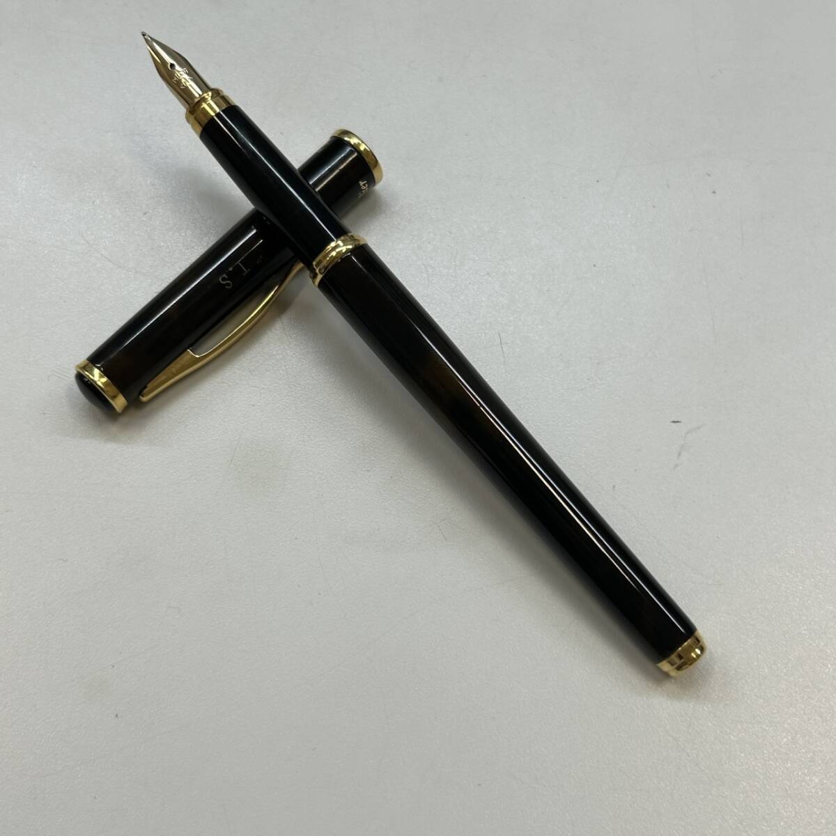 ★☆PILOT　万年筆　Cavalier　〈M〉　イニシャル入り　筆記未確認　ブラウンよりのブラック　#4576☆★