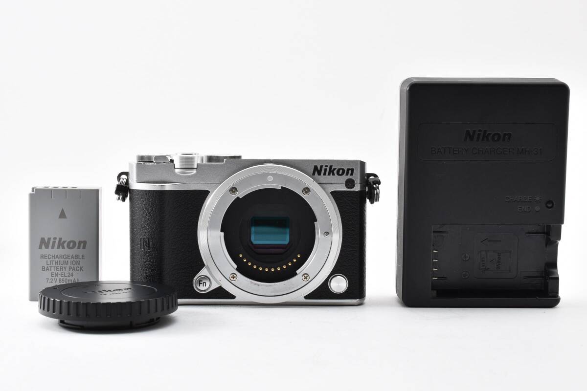 #5499 【訳あり】 Nikon 1 J5 ボディ シルバー ニコン ミラーレス ★モードダイヤル印字消え・液晶変色★