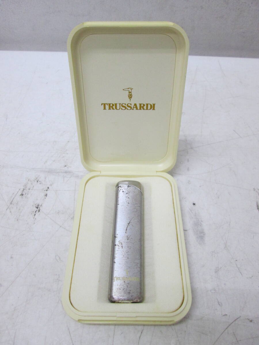 (37)♪TRUSSARDI トラサルディ ガスライター シルバーカラー ケース付き 喫煙具 着火未確認 現状品