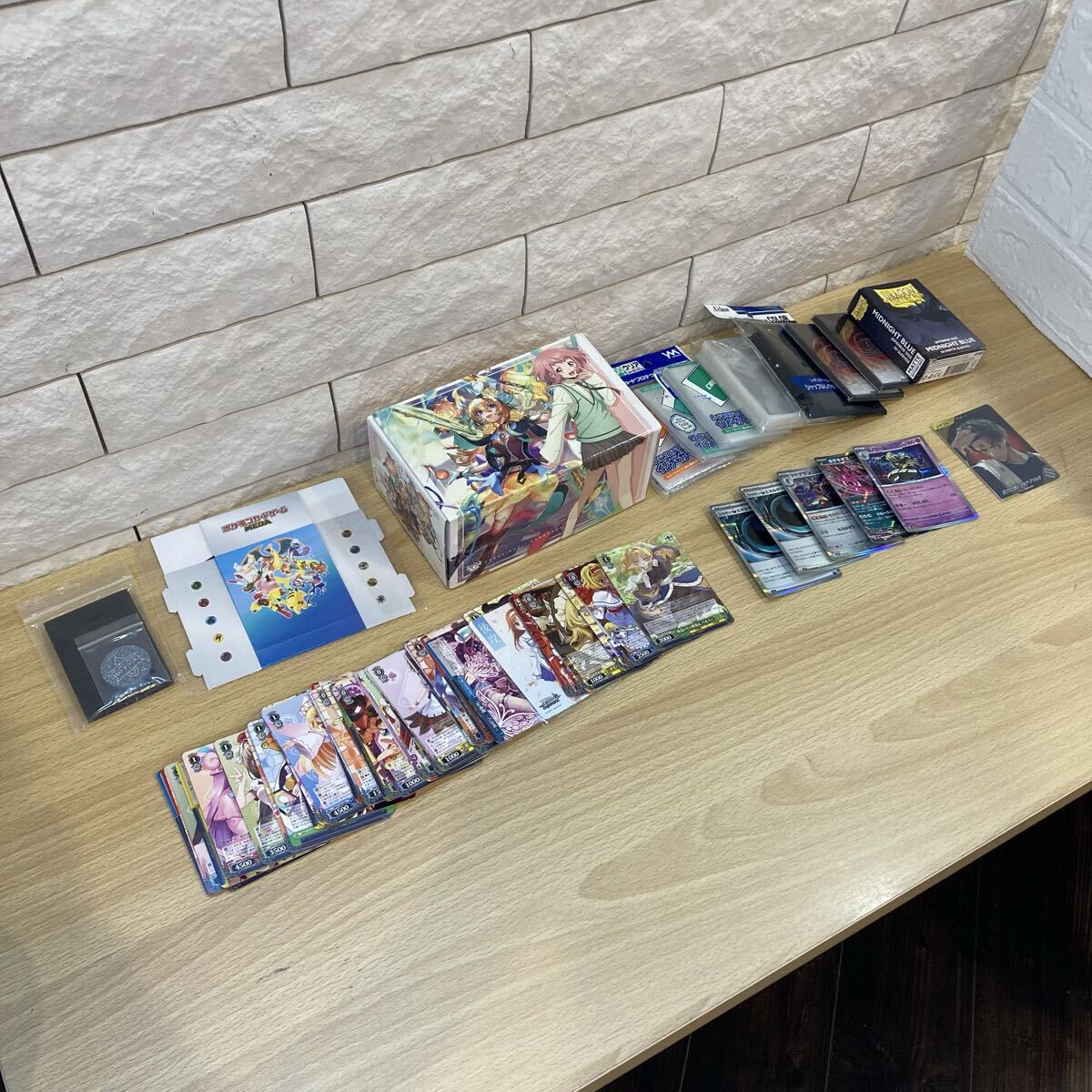 トレカなどまとめ　80枚以上　ヴァイスシュバルツ　ポケモンカード　仮面ライダーガヴなど　カードプロテクター　【T25206】（8）