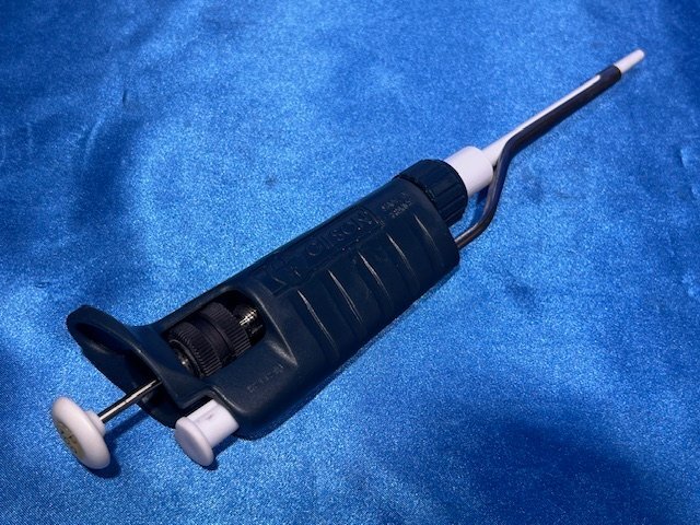 3421【Gilson】ディスペンサー　ピペットマン　型番：P100 20~100μl