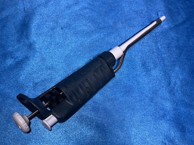 3412【Gilson】ディスペンサー　ピペットマン　型番：P200 50~200μl