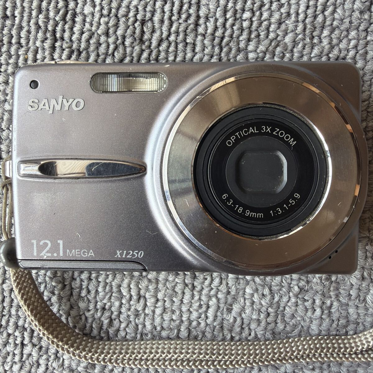 SANYO デジタルカメラ DSC-X1250 12.1メガピクセル 光学3倍ズーム