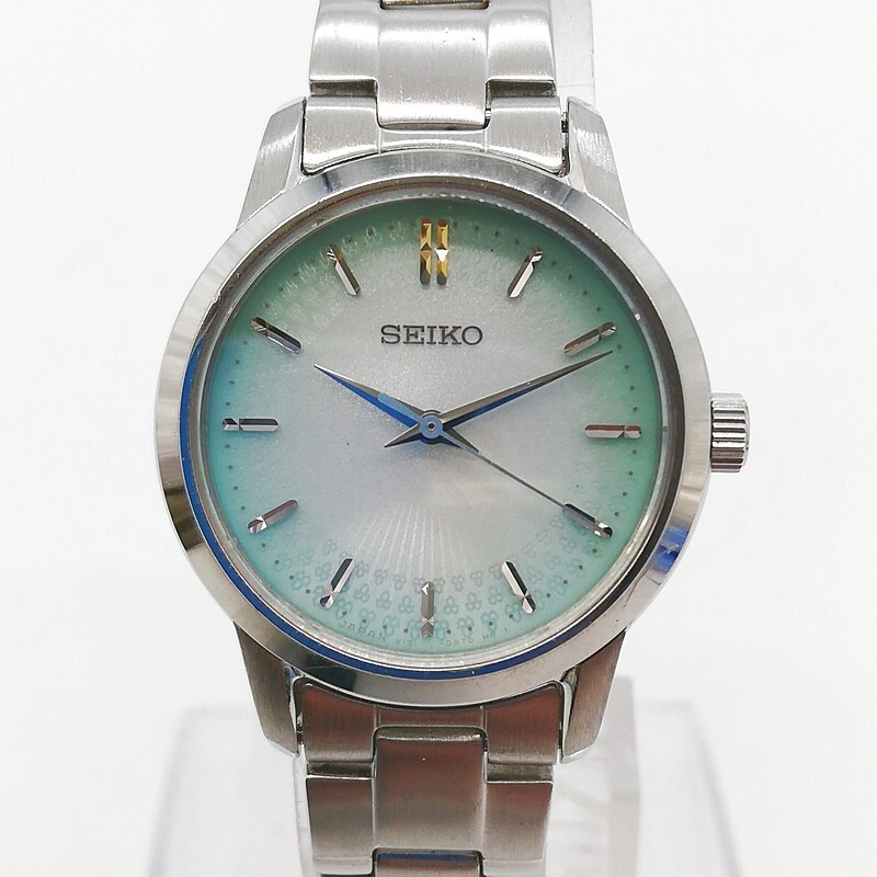 稼動品 SEIKO セイコー V131-0AF0 グリーン系 白文字盤 シルバー 3針 ラウンド ステンレス 10BAR Solar 50周年 58-57