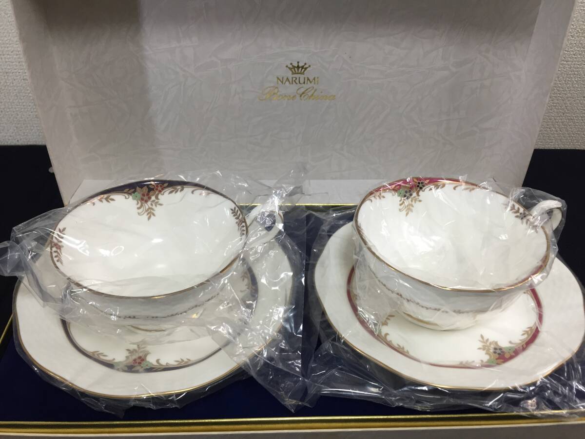 ☆未使用品　ナルミ　ボーンチャイナ　小花柄　ゴールドライン　ティーカップ＆ソーサー ☆