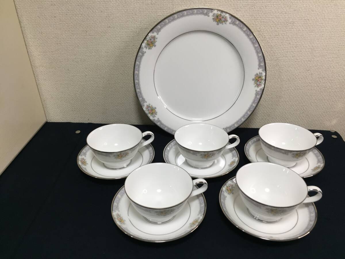 ☆未使用品　ノリタケ ビクトリアパレス カップ＆ソーサー5客 ＋大皿 26.5cm 1枚 プラチナライン　箱入☆