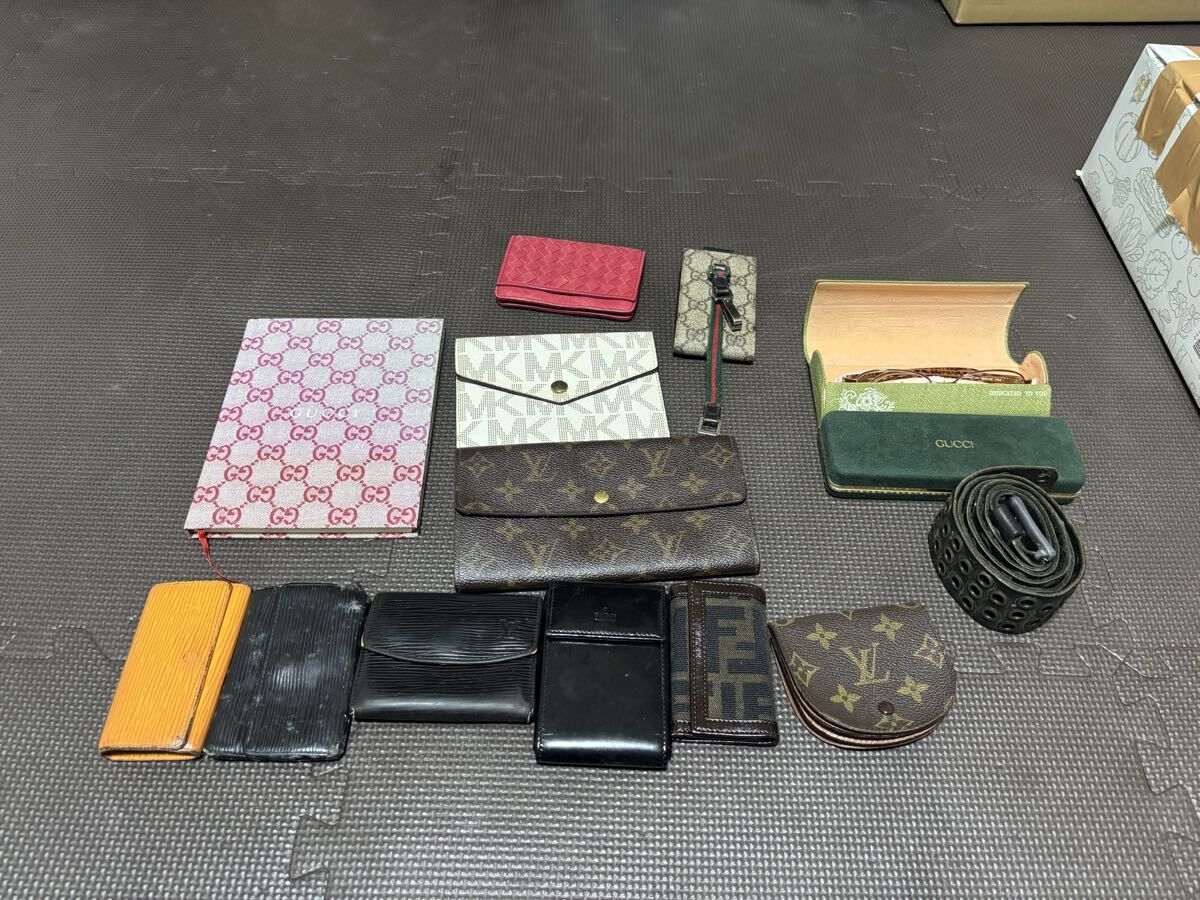 財布 キーケース コインケース ボールペン メガネ 名刺入れ　LOUIS VUITTON ルイヴィトン GUCCI FENDI マイケルコース ディーゼル ボッテガ