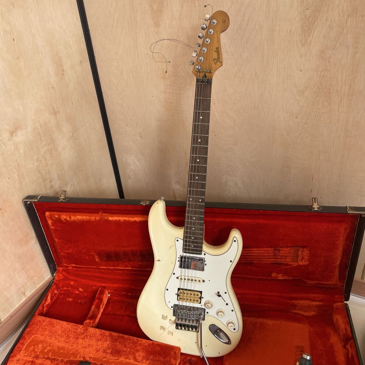 Fender フェンダー Japan ジャパン Stratocaster ストラトキャスター エレキギター ケース有 Original Contour Body 音出し未確認 ホワイト