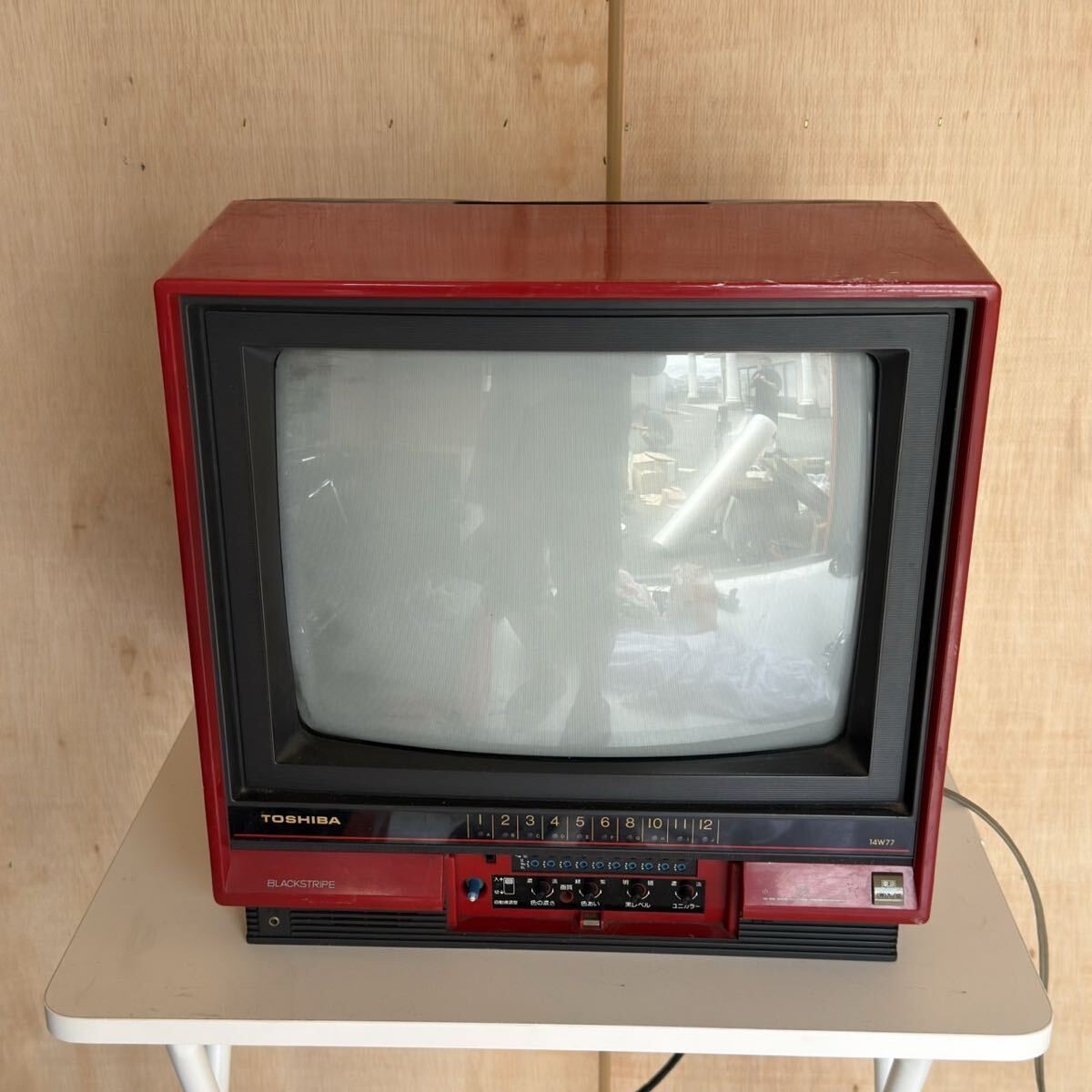 TOSHIBA 東芝 BLACKSTRIPE 14W77 カラーテレビ 昭和レトロ 14インチ 通電確認済 80's 小型 ブラウン管テレビ レッド 当時物 赤
