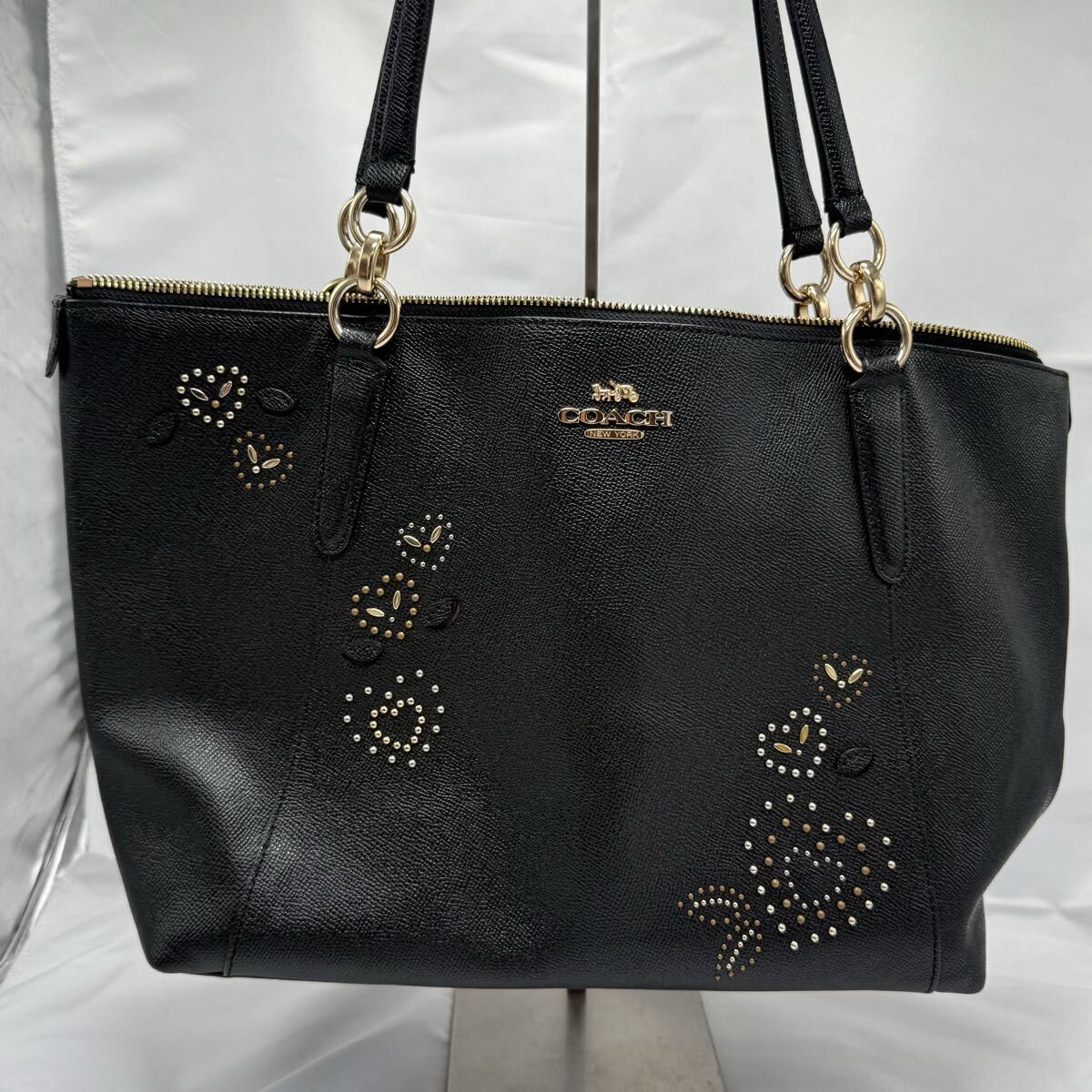 COACH ハンドバック　トートバッグ　スタッズ　レザー　F66871 バレンタイン 黒