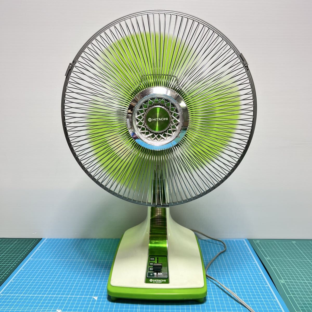 【稼働品】日立 HITACHI 扇風機 D-30SN 30cm 3枚羽 クリアグリーン 昭和レトロ さわ風 当時物 アンティーク インテリア ヴィンテージ b8-31