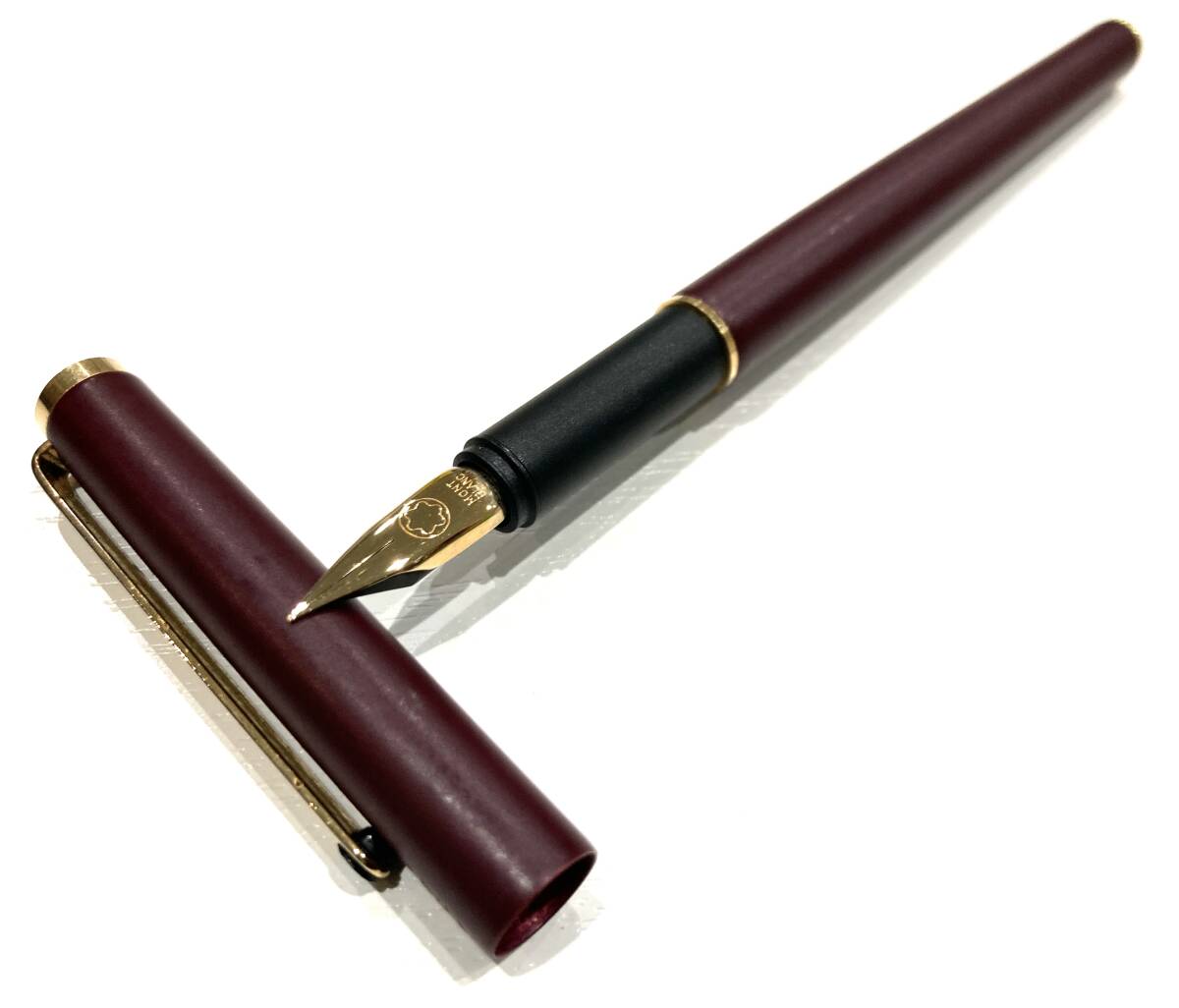 707■ MONTBLANC ンブラン 万年筆 スリムタイプ ボルドー色 筆記未確認 現状品 本体のみ 筆記用具 文房具 事務用品 