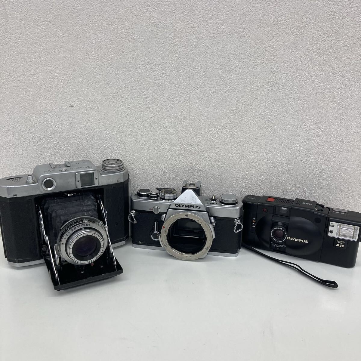 【AN3393-j】 カメラ フィルムカメラ　3点 まとめ　 OLYMPUS XA2 OM-1 MAMIYA-6 一眼レフ アンティーク レトロ　オリンパス