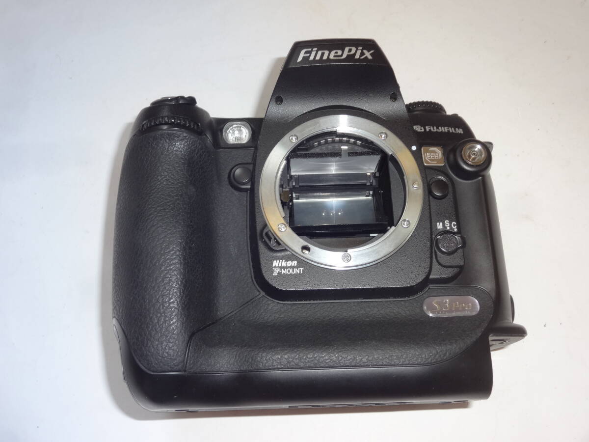 【ジャンク品】FUJIFILM デジタル一眼レフ FinePix(ファインピックス) S3Pro FX-S3P 51100322【送料無料】