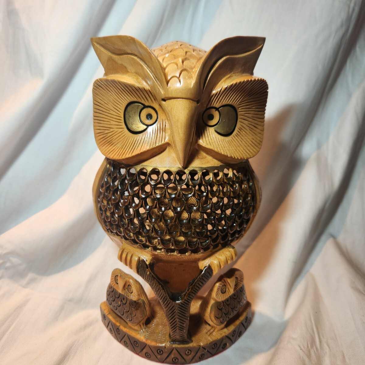 349【一木造り】木彫り 透かし彫り フクロウ 置物 お腹に小さなフクロウ 民芸品 彫刻