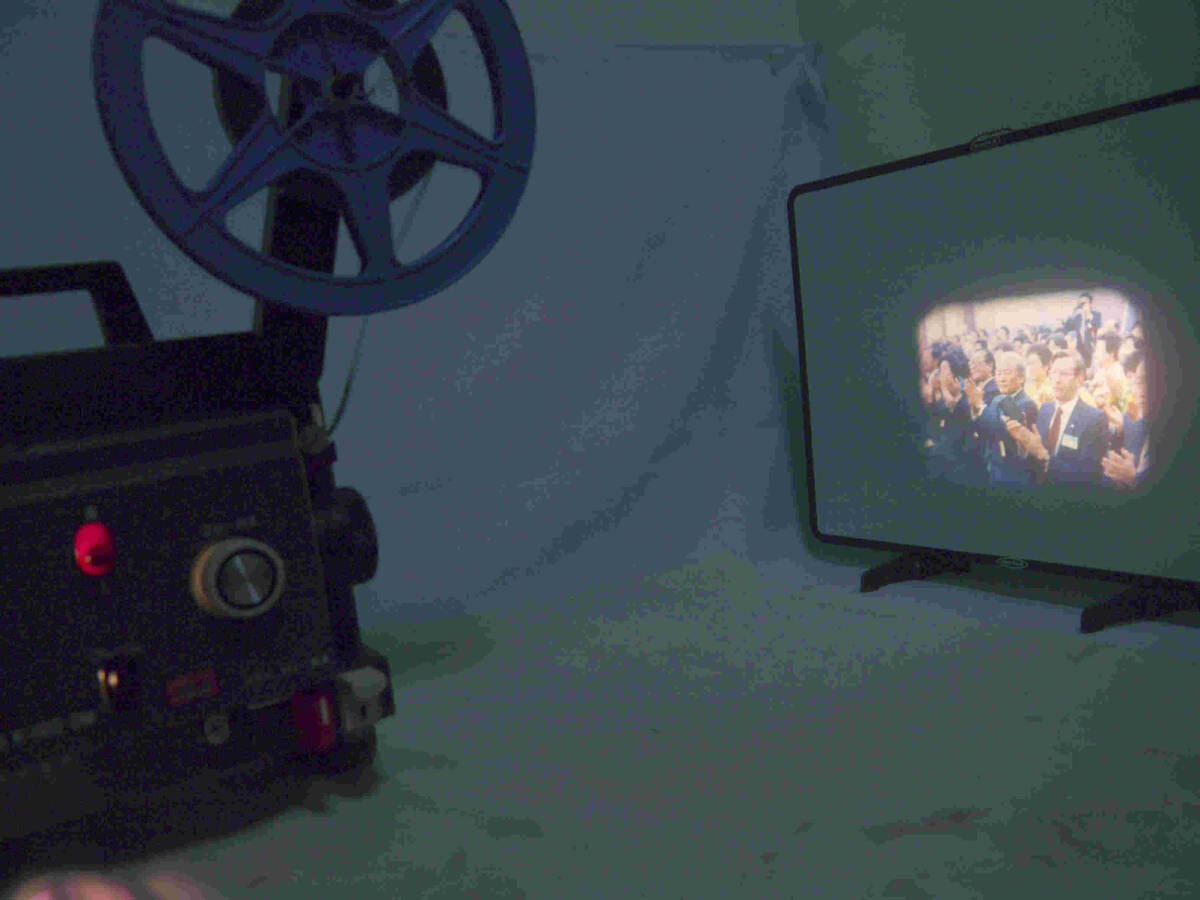 動作確認！Ｓ／Ｒフイルム両用　ボタン操作　最終進化８ミリ映写機　エルモ　Ｋ-１２０ＳＭ　明るい映像　映写速度可変　元箱入り完備美品
