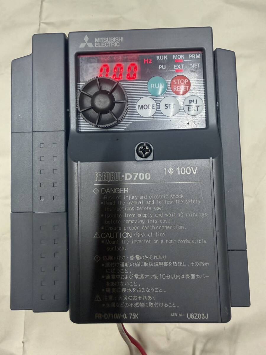 (GY383)三菱電機の汎用インバータFREQROL-D700シリーズ の１ph100〜115V/FR-D710W-0,75K 電源確認済み