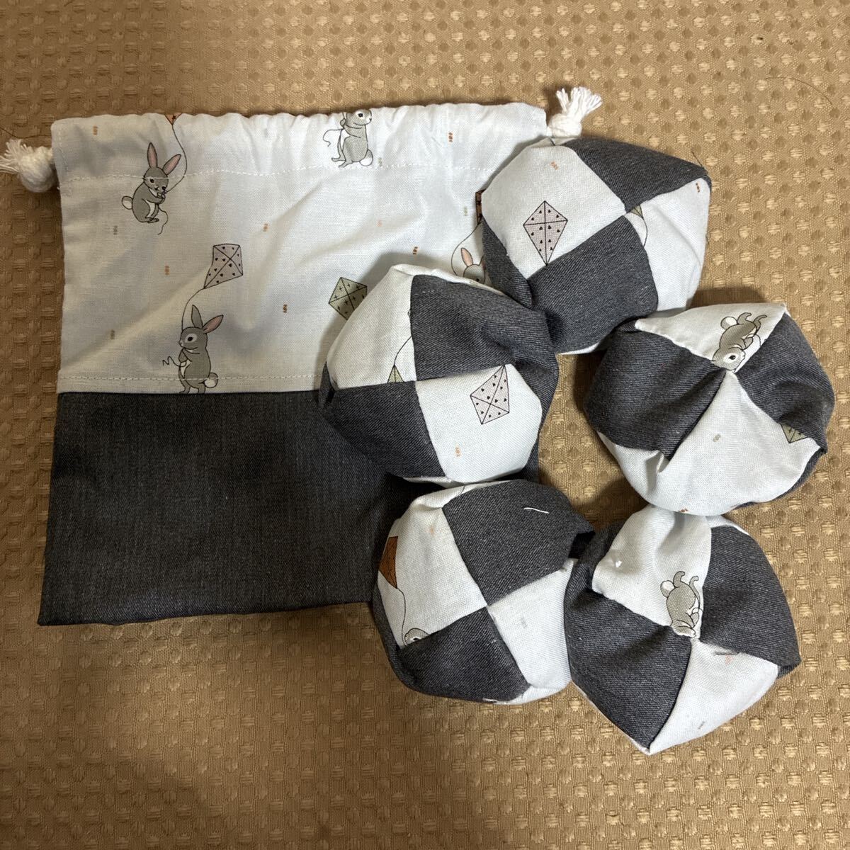 お手玉５個と収納用巾着袋　⑩ ハンドメイド