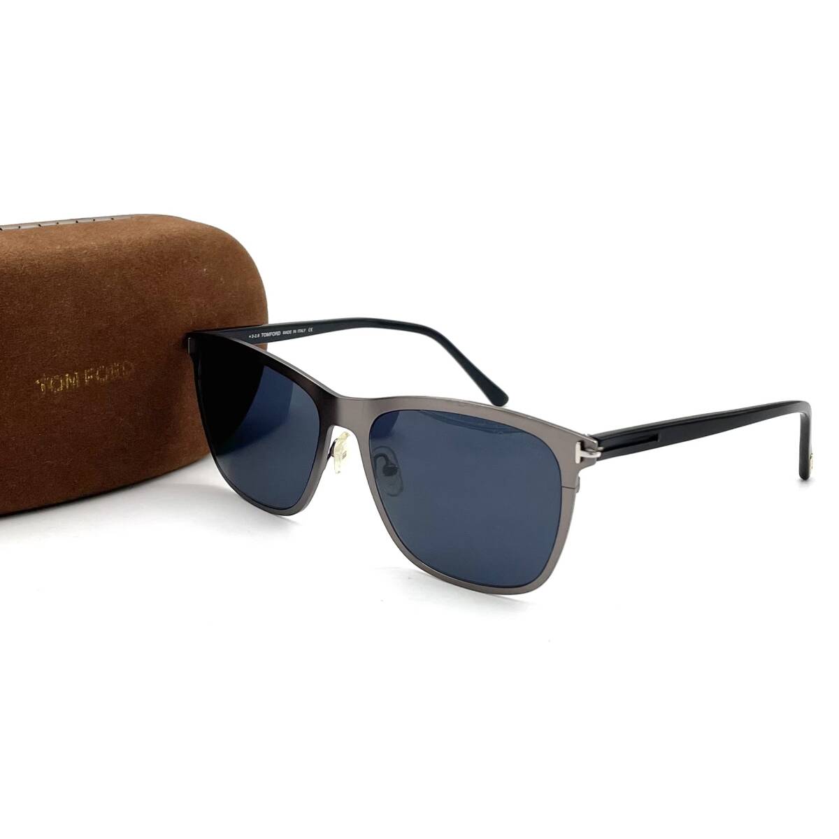 TOM FORD トムフォード サングラス ウェリントン TF526 ブラック×グレー 55□17 145 36