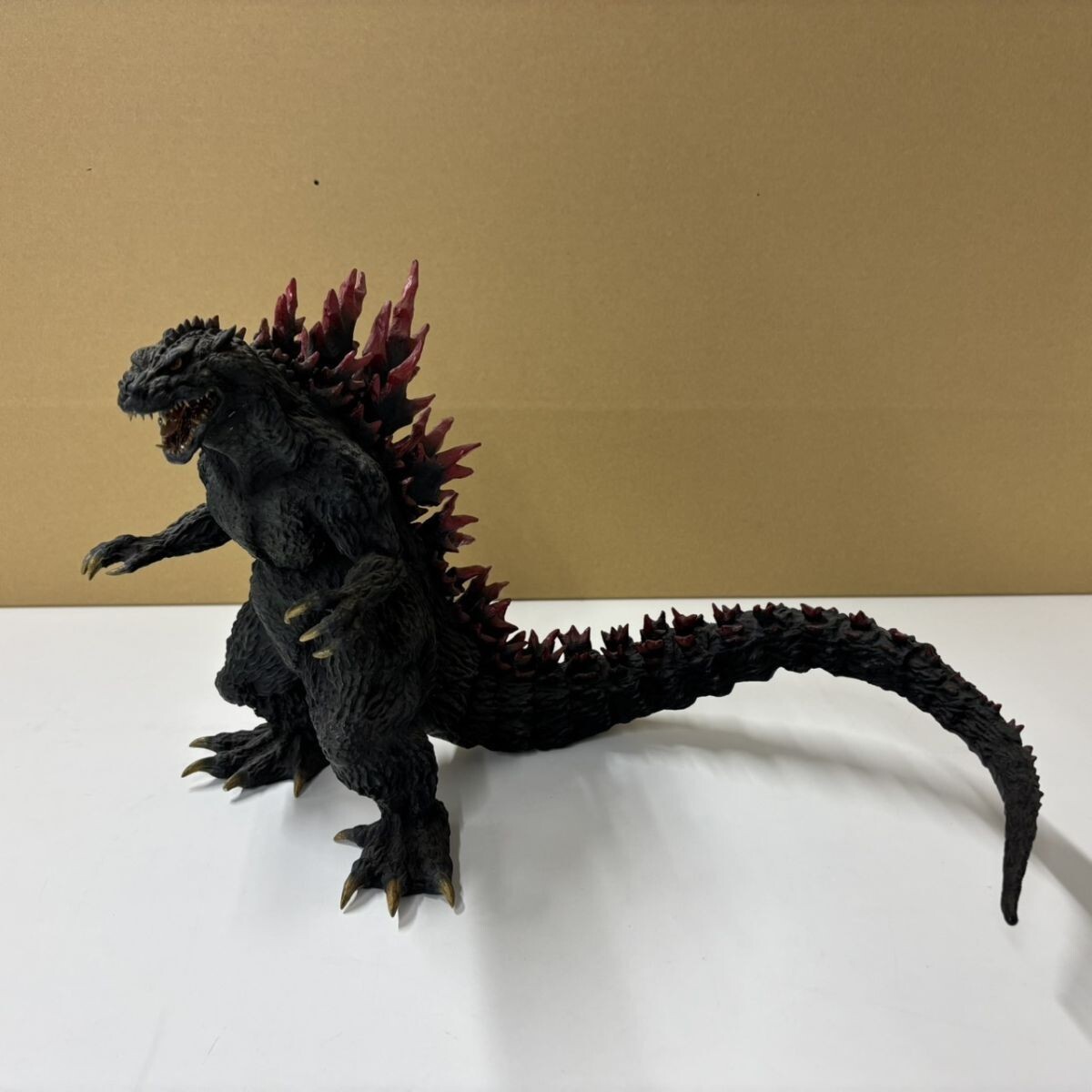 S522-NG18-278 BANDAI バンダイ 東宝怪獣シリーズ ゴジラ2000 ミレニアム ソフビ フィギュア 高さ約28㎝ NB