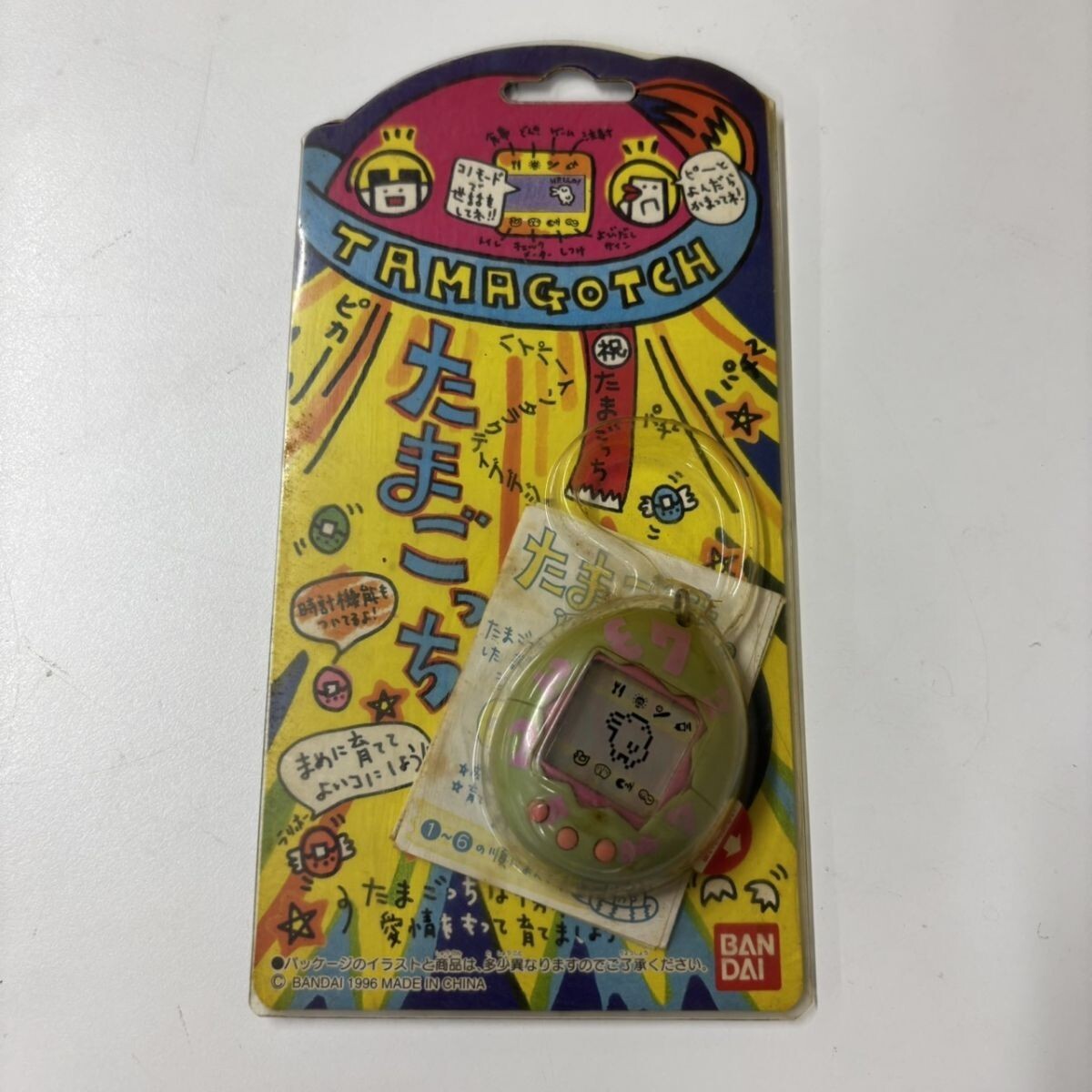 S483-T20-3674 ◎ BANDAI バンダイ 初代 たまごっち オリーブグリーン×ピンク 数字柄 育成ゲーム ポケットゲーム 電子玩具 携帯ペット NB