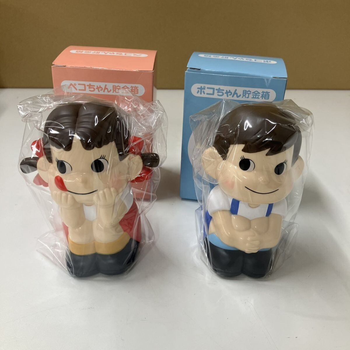 S199-SG8-2925 不二家 ペコちゃん ポコちゃん 貯金箱 ペアセット ソフビ フィギュア 非売品 ノベルティ レトロ 箱入り NA