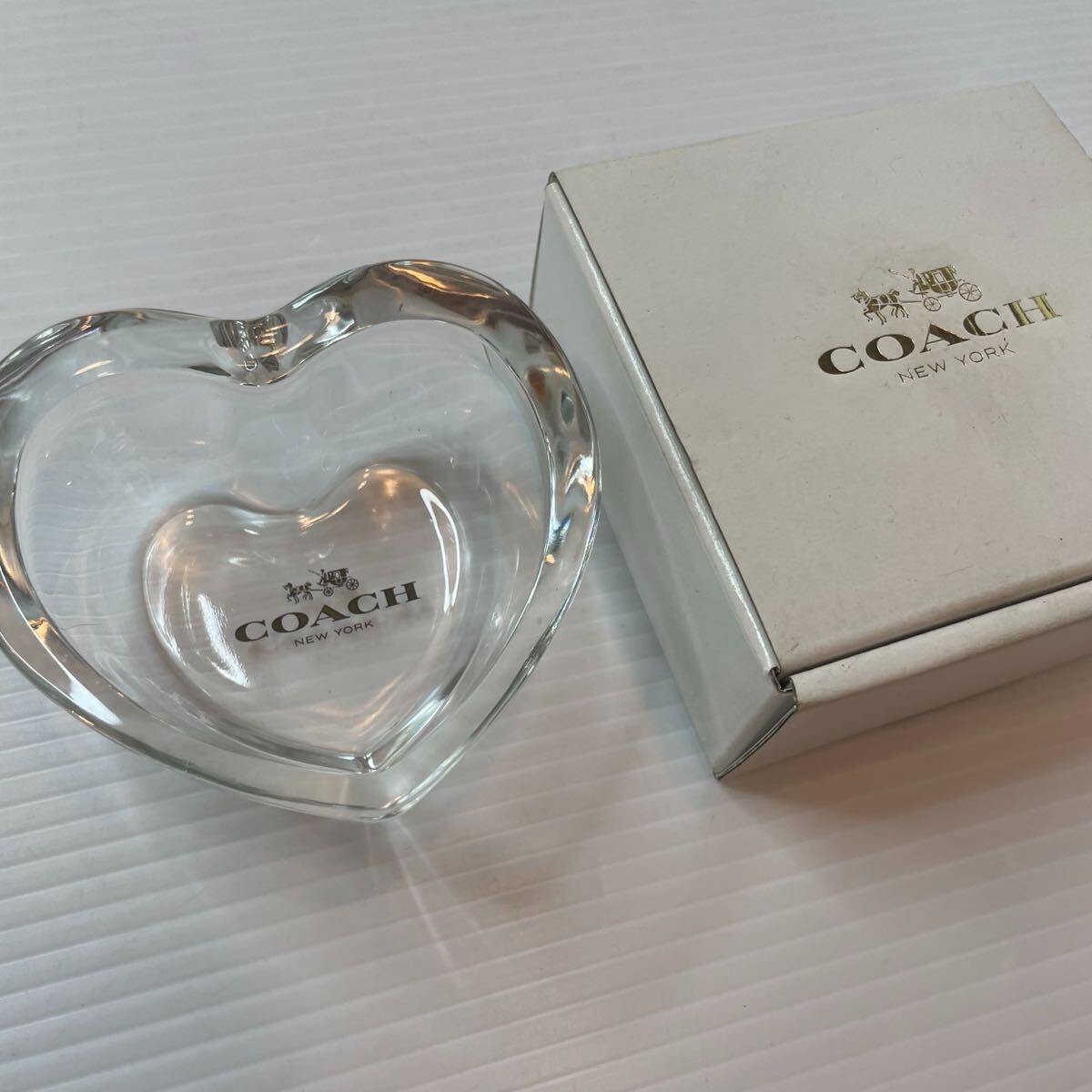 【限定・非売品】COACH コーチ ハート型 クリスタルガラス トレイ 小物入れ アクセサリー入れ 箱付き 未使用 