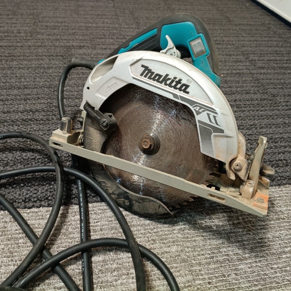 8-16 makita マキタ HS6301 165mm 丸ノコ 動作確認済 100V 1050W 電動丸ノコ 電動工具 木工切断 中古