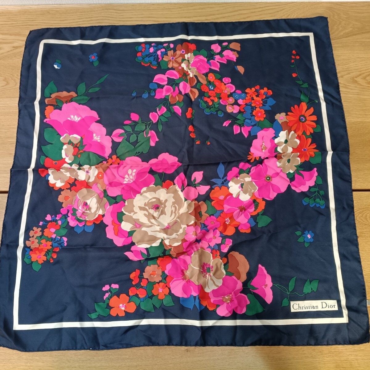 TNG1 Christian Dior クリスチャンディオール 花柄 フラワー柄 大判スカーフ ネイビー 約75cm ヴィンテージ風 中古 現状品
