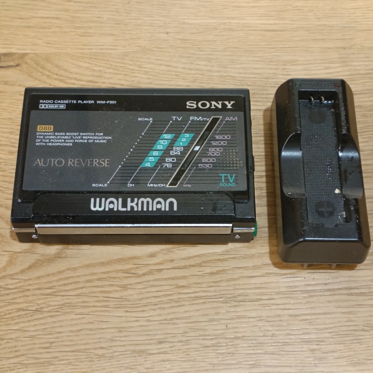 TNG3 SONY WALKMAN WM-F501 ウォークマン カセットプレーヤー ラジオ オートリバース 充電器付 動作未確認