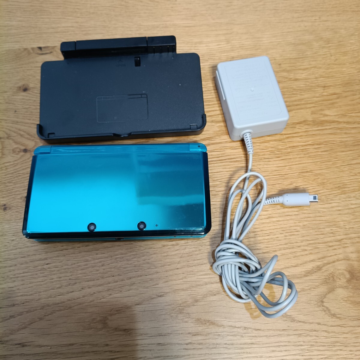 8-28 Nintendo 3DS アクアブルー 本体 充電器 充電台 タッチペン付 任天堂 ニンテンドー3DS 動作品