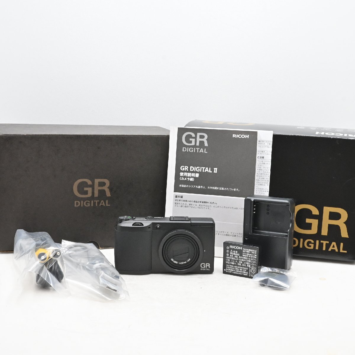 ショット数わずか『14』RICOH デジタルカメラ GR DIGITALII 1000万画素 GRDIGITALII