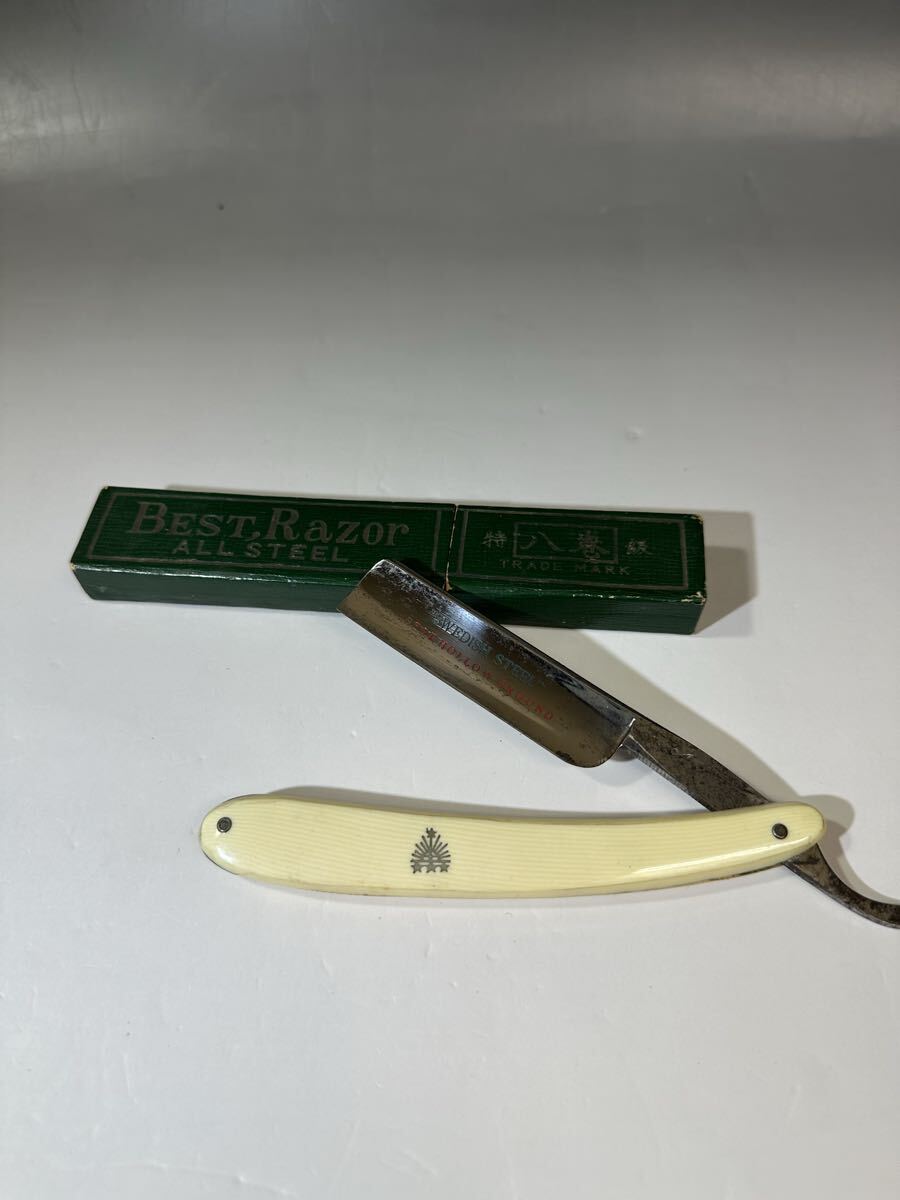 理容道具 西洋剃刀　NAIS 127 SWEDISH STEEL BEST HOLLOW GROUND Vintage ケース付き