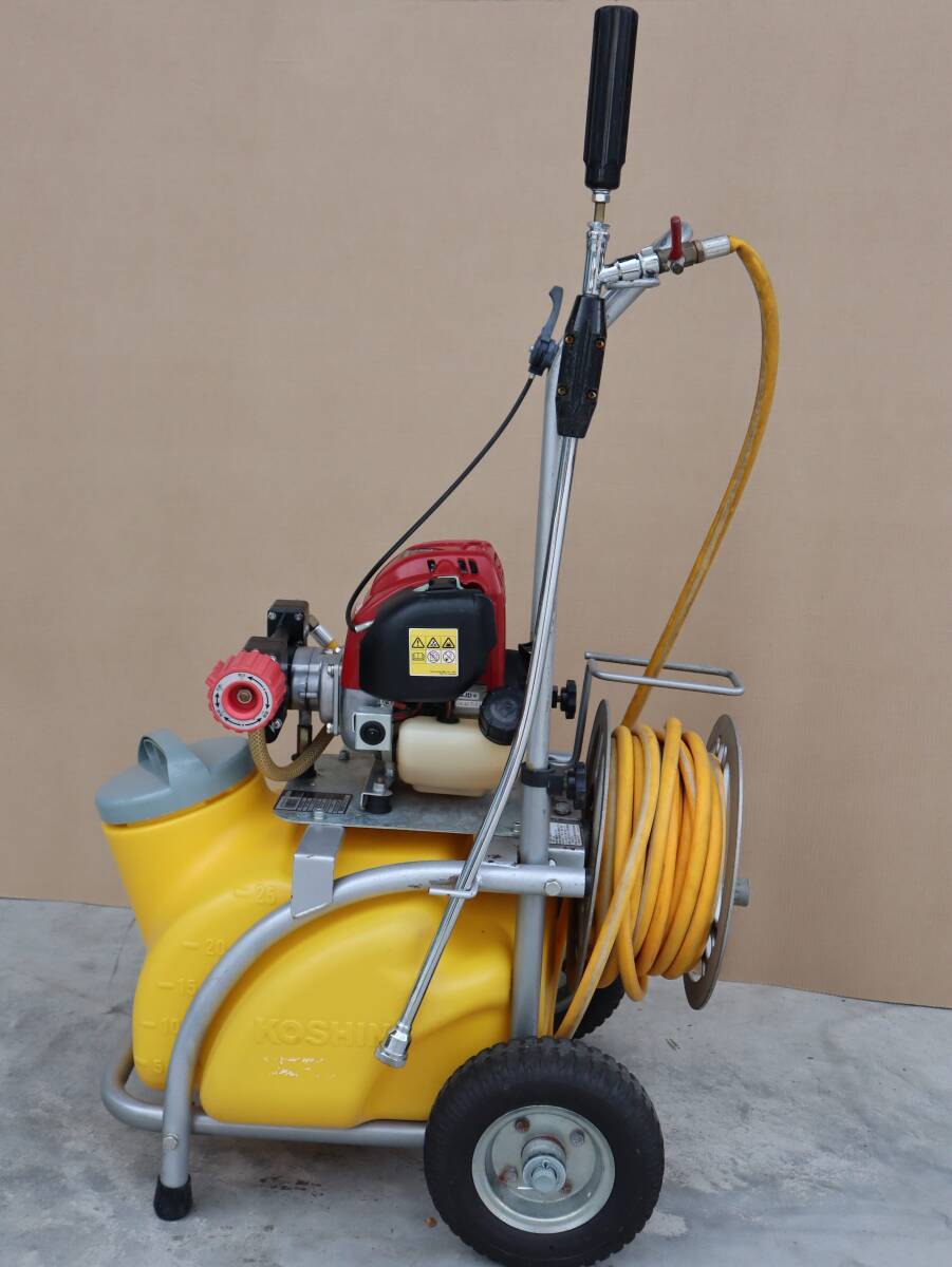 M0668 P HONDA GX25 4スト 動力噴霧器 KOSHIN 25Lタンク キャリー付 ホースリール ノズル付 ガソリン 農薬散布 除草 消毒 園芸