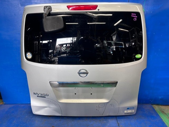 (I)日産 キャラバン NV350 E26 DX バックドア カラー シルバー K23　修理やストック等に※個人宅配送不可(2033)