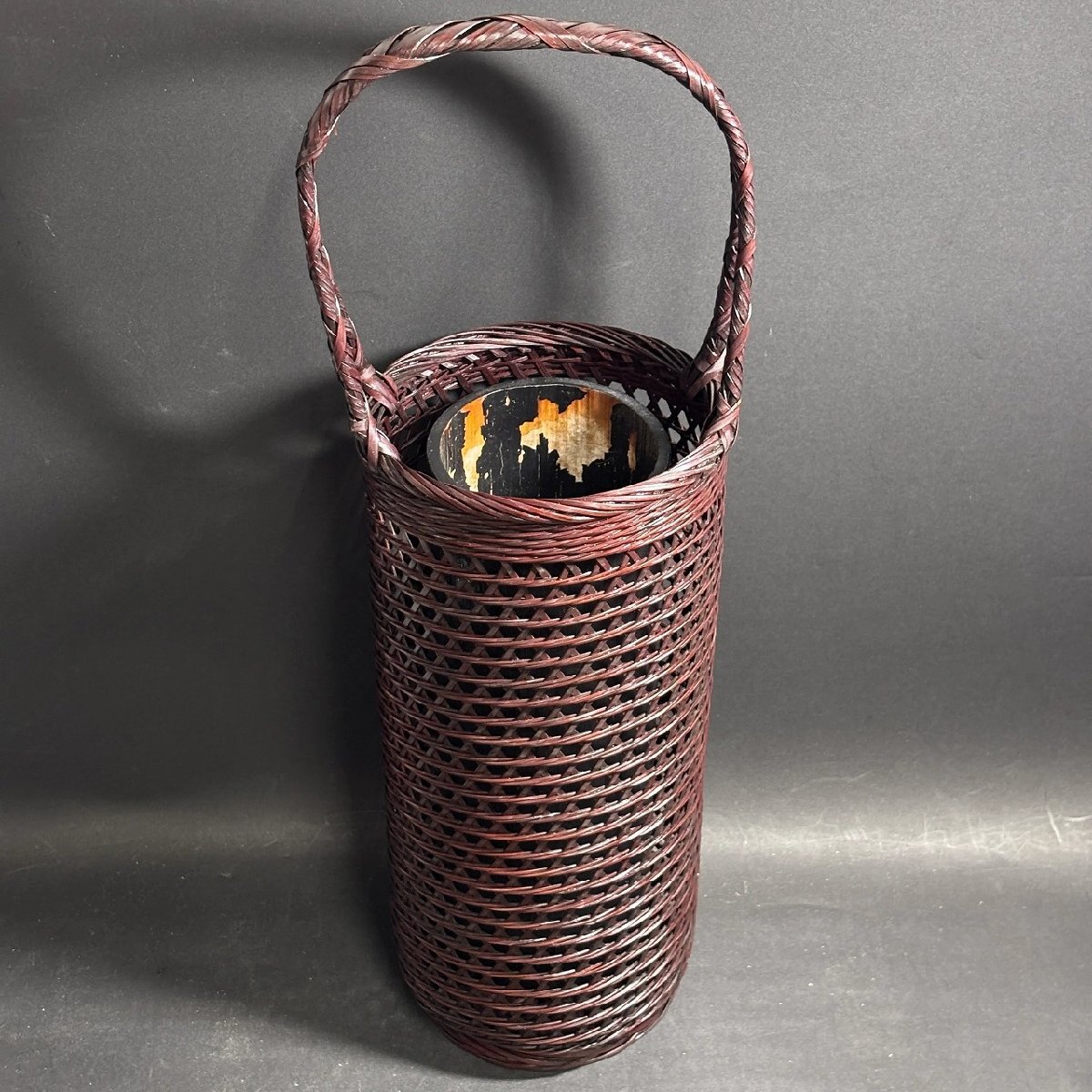 【41】【併売・店頭引取可】花入 弦付き 竹編籠 筒状 本体のみ 花器 生け花 床の間飾り 竹工芸 長期保管品