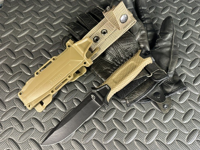 カーキ　サバイバルナイフ シース付き キャンプ アウトドア 野営 登山 釣り 全長約250mm 刃長110ｍｍ