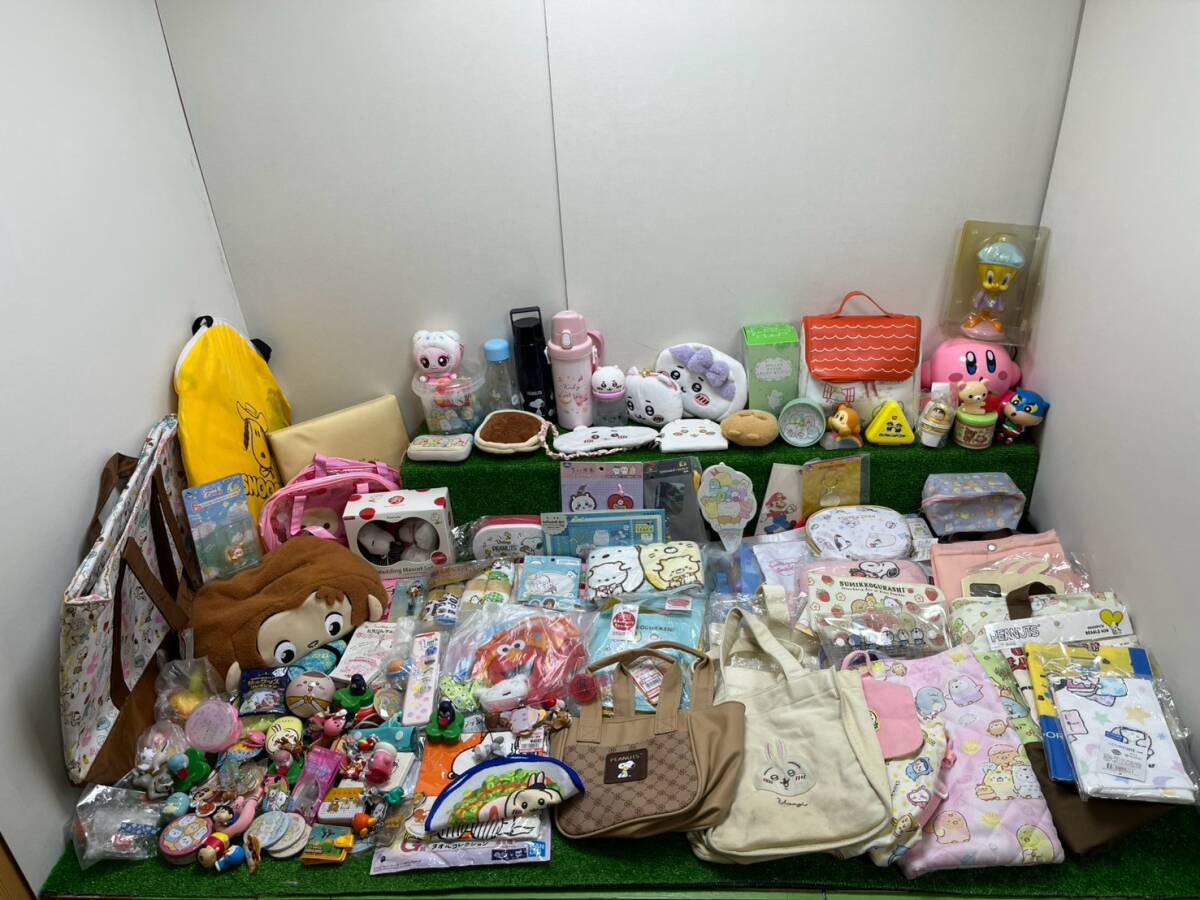＊15 ゆるキャラ 雑貨 大量 まとめ売り キャラクターグッズ ストラップ フィギュア おもちゃ バッグ 未使用品多 ちいかわ すみっコ 140