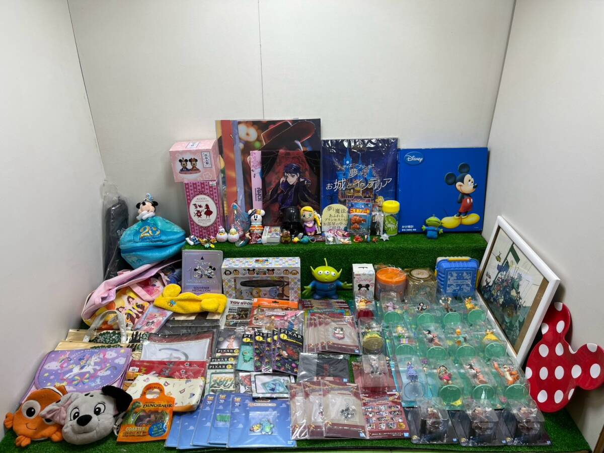 ＊26 ディズニー 雑貨 まとめ売り グッズ TDR くじ フィギュア キーホルダー 未開封品多 めじるし バッグ 文具 約9kg ピクサー 140